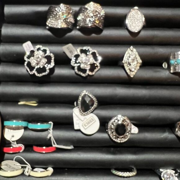 Sz 11 LIA SOPHIA rings NWT Gorgeous!! Pick 3 rings for $44 💍 - Picture 2 of 9